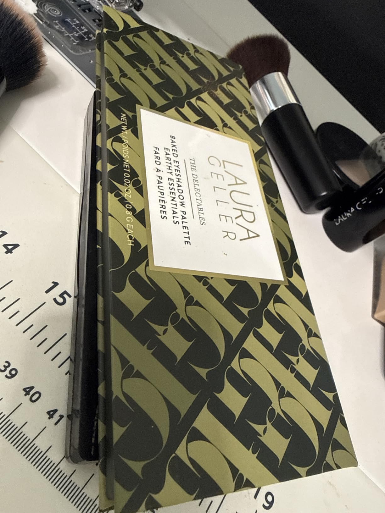 LAURA GELLER The Delectables Earthy Essentials Eyeshadow Palette customer photo 1