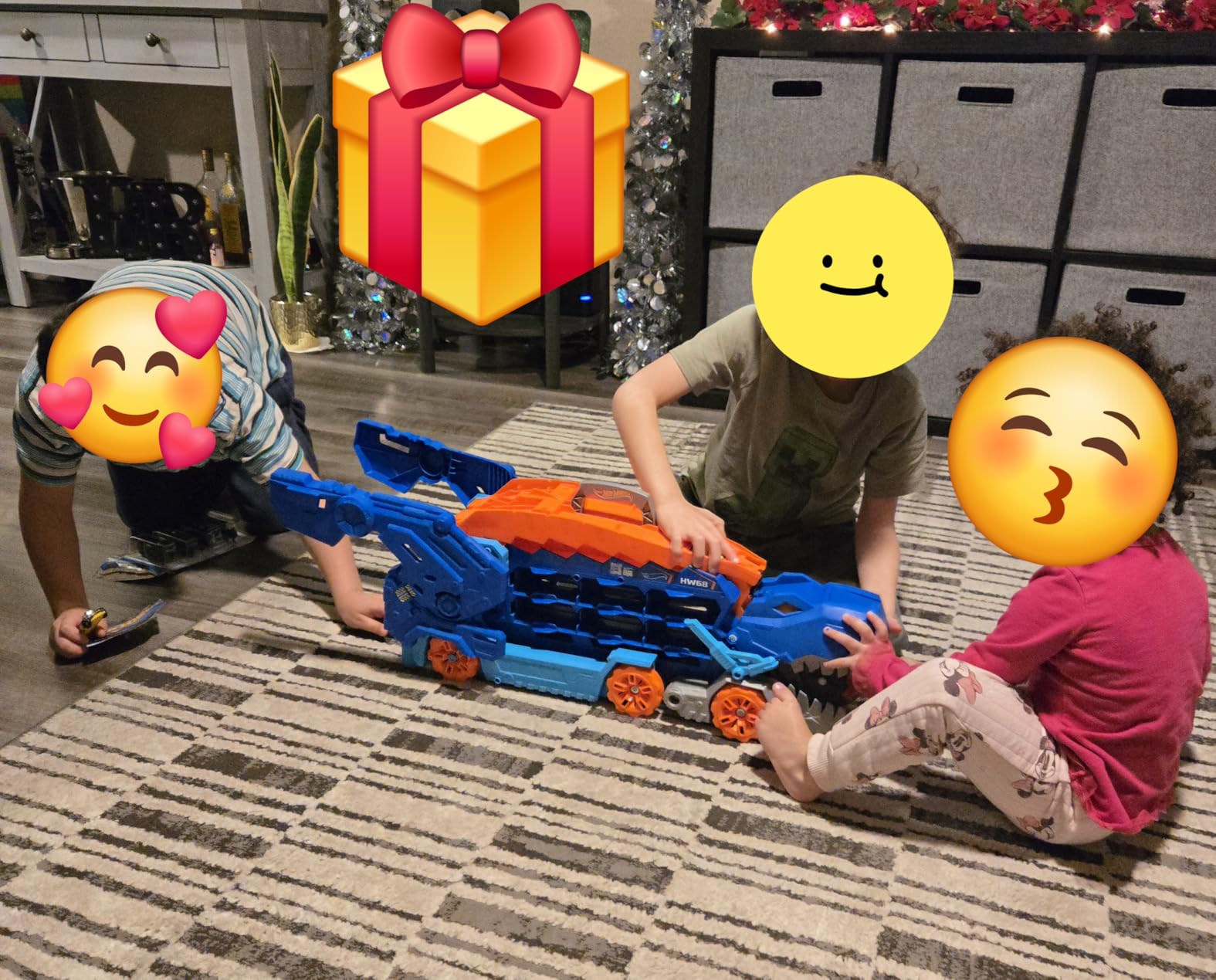 Hot Wheels City Toy Car Track Set, Ultimate T-Rex Transporter, Hauler Transforms into Stomping Dino with Race Track, from Netflix Series “Let’s Race” customer photo 1
