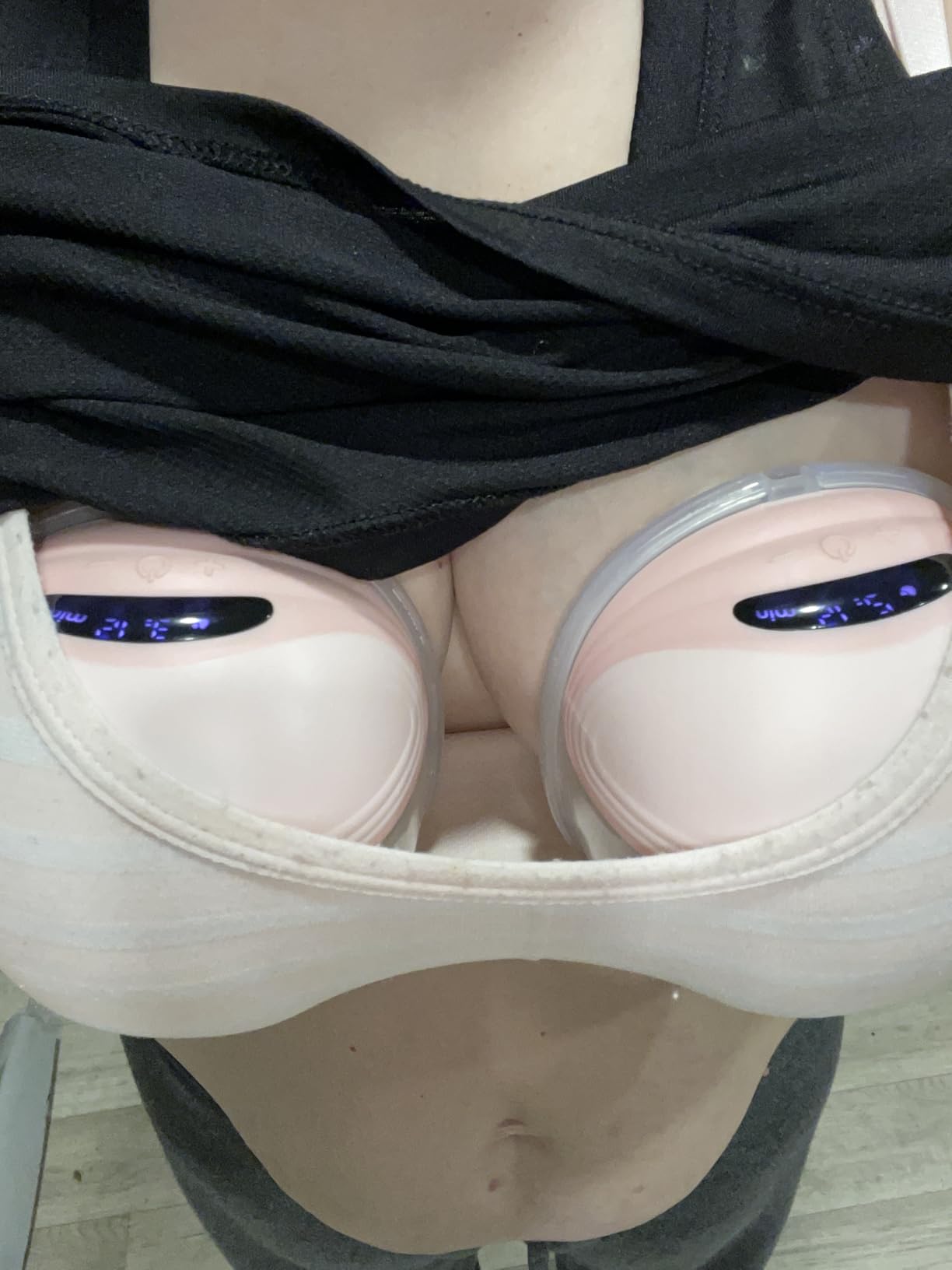 MomMed Wearable Breast Pump (Model S21) – Double Electric Hands-Free Breast Pump, Leak-Proof Design, 3 Modes (Stimulation, Expression, Auto) & 12 Vacuum Levels, Portable and Quiet customer photo 2