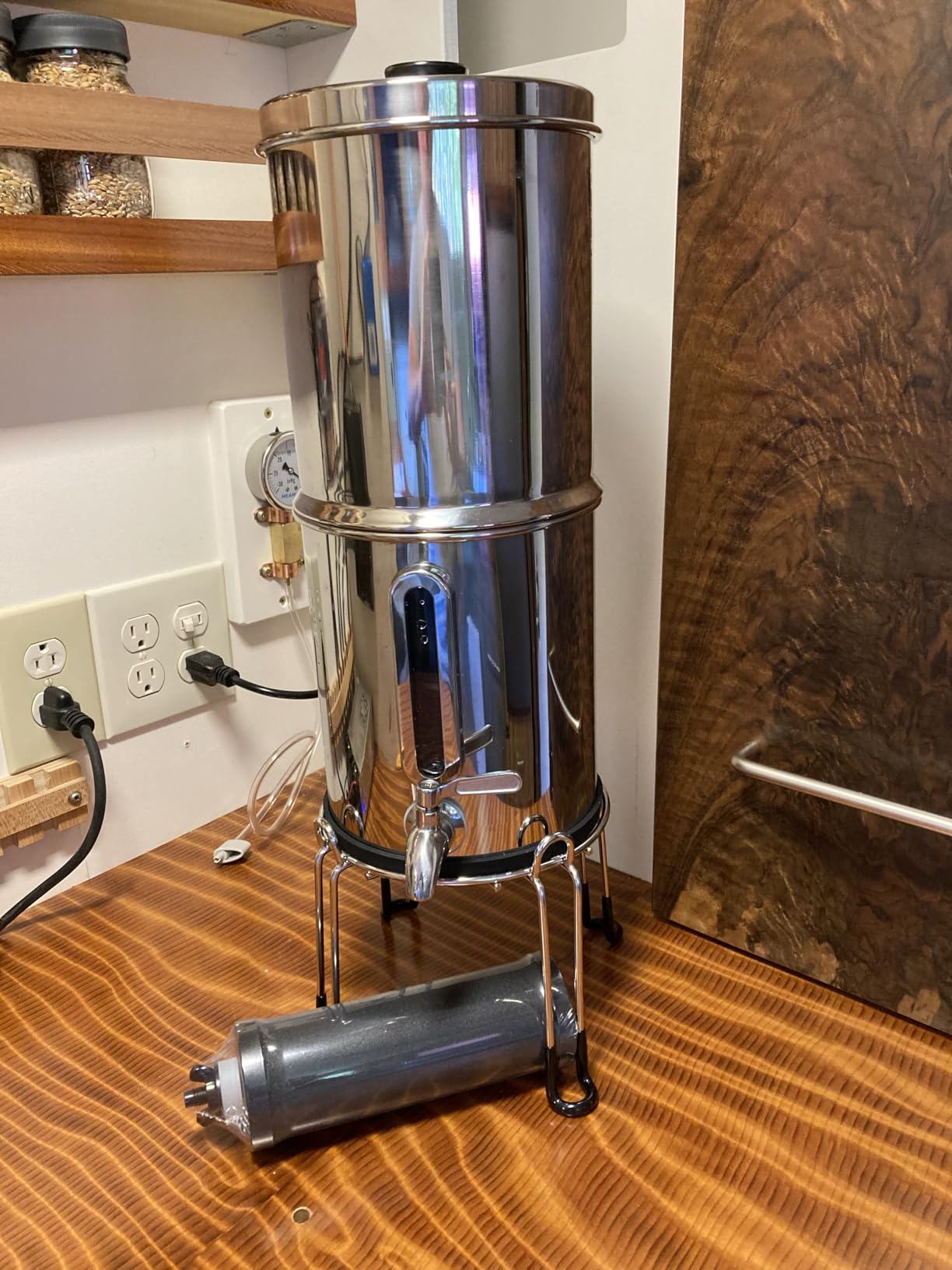 Purewell 2.25G Gravity Water Filter System with Water Level Window, 3-Stage 0.01μm Ultra-Filtration Stainless Steel Countertop System with 2 Filters and Stand, Reduce 99% Chlorine, PW-KS customer photo 1