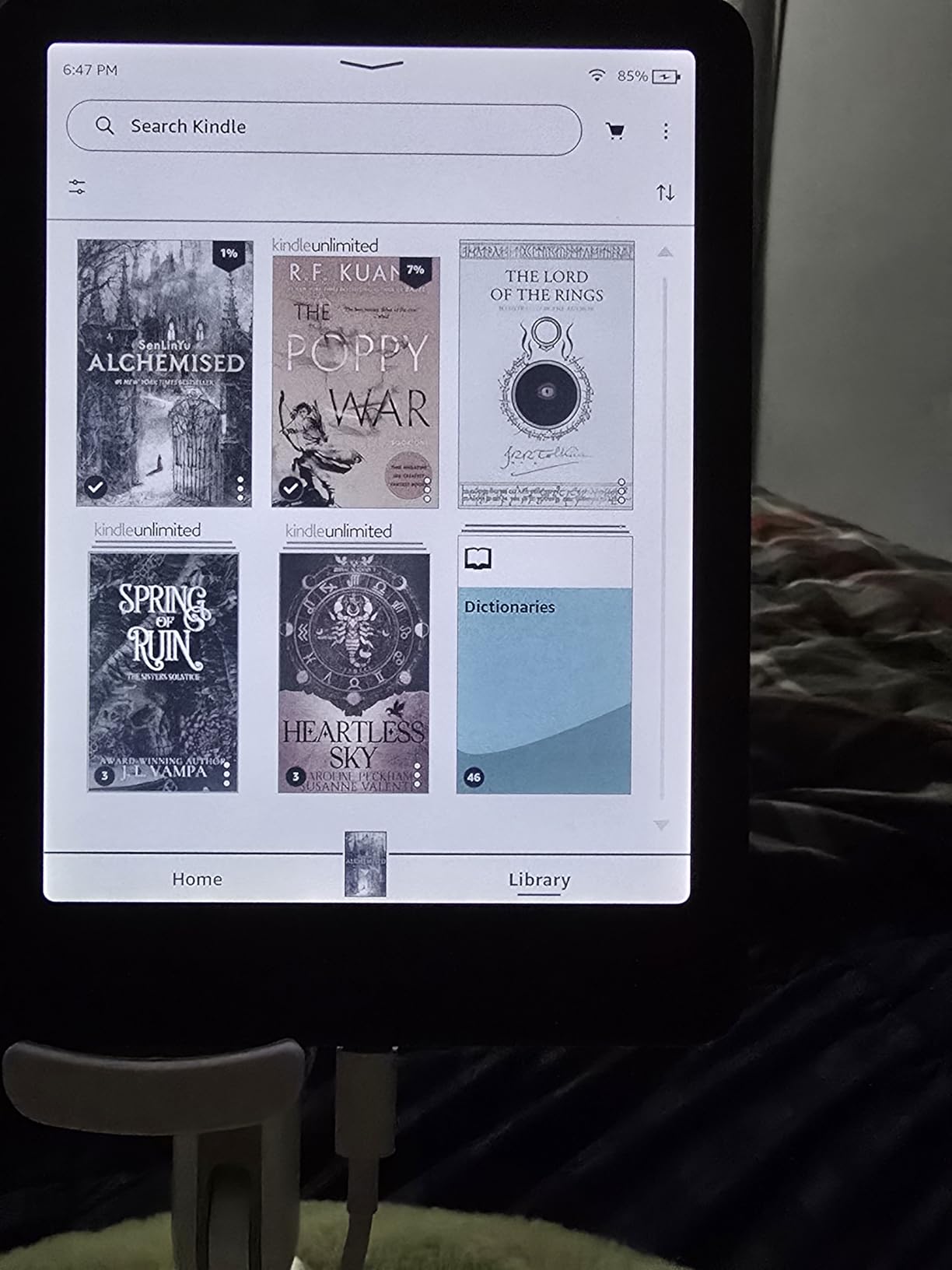 Like-New Amazon Kindle Colorsoft Signature Edition 32GB (2024 model) – With color display, auto-adjusting front light, wireless charging, and long battery life - Metallic Black customer photo 2