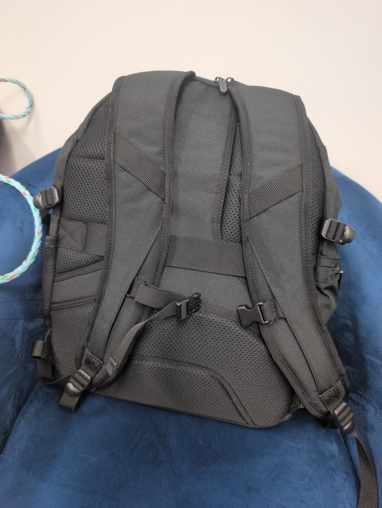 Amazon Basics Travel Laptop Backpack with Multiple Pockets and Compartments for 17 in / 43.1 cm Laptop, Water Resistant, Spacious with Padded Shoulder Straps, Black customer photo 1