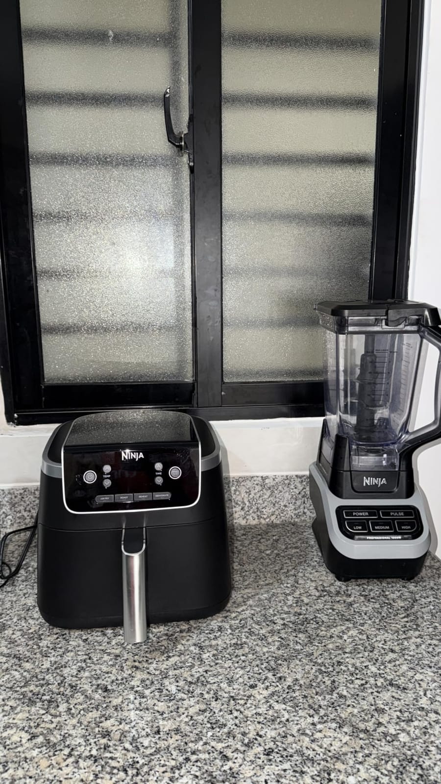 Ninja Air Fryer Pro XL, 6.5 Qt, 7-in-1, Grey, AF182AMZ customer photo 1