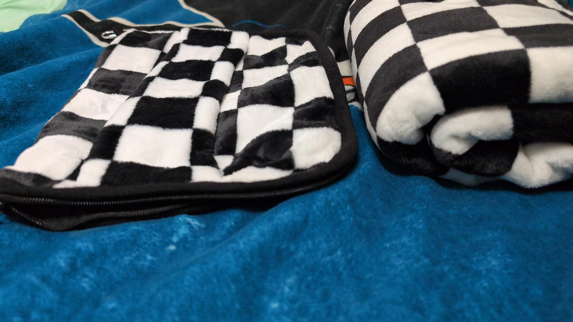 Travel Blanket and Pillow Compact, Premium Soft 2 in 1 Airplane Blanket with Soft Bag PillowcaseοΌHand Luggage Sleeve and Backpack Clip (Checkered Black) customer photo 1