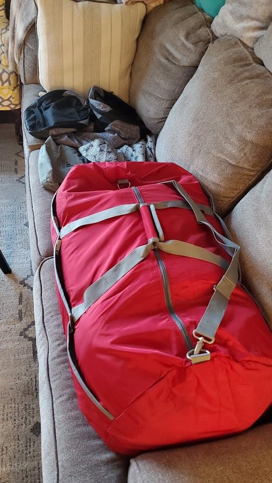 Amazon Essentials Duffel Bag for Travel and Sports, 25-inch Foldable Packable Nylon Bag with Multiple Zippered Pockets, 35 lb Weight Capacity, Collapsible for Easy Storage, Red customer photo 2