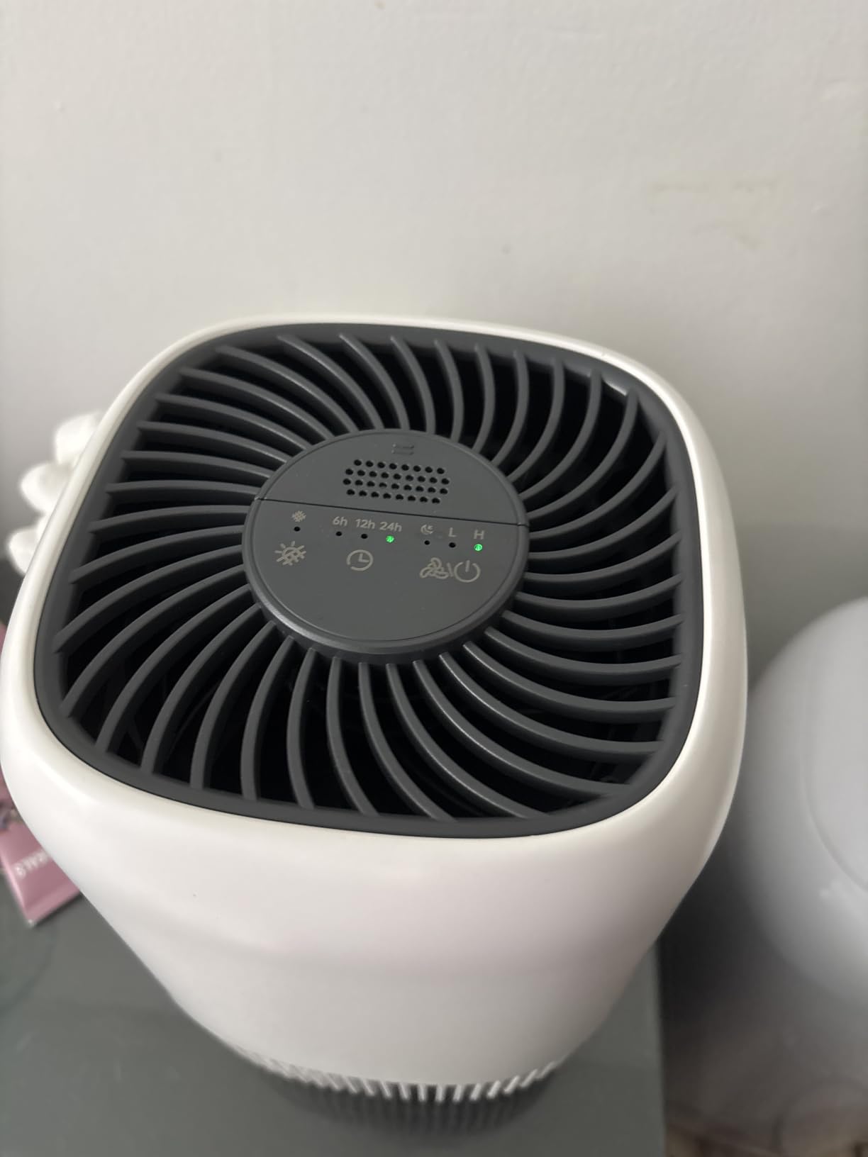VOOPNU Air Purifiers for Home, High Efficiency Filter Up to 1076 Ft², White customer photo 2