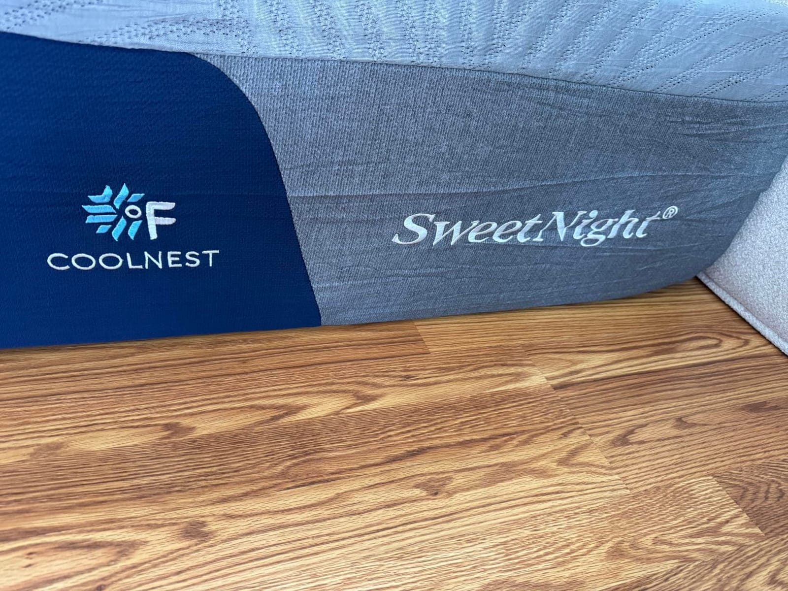 Sweetnight CoolNest 14 Inch King Size Mattress,Cooling Memory Foam Mattress customer photo 1