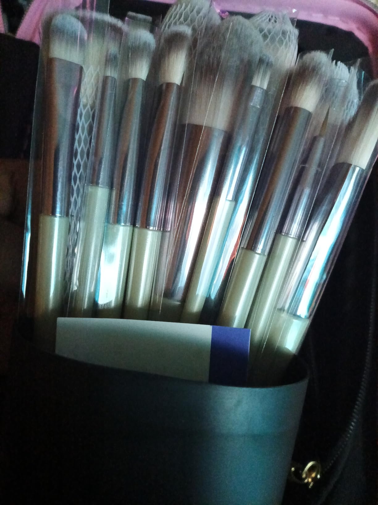 Professional Makeup Brush Set with Travel Case 18 Pcs for Makeup Artists customer photo 1