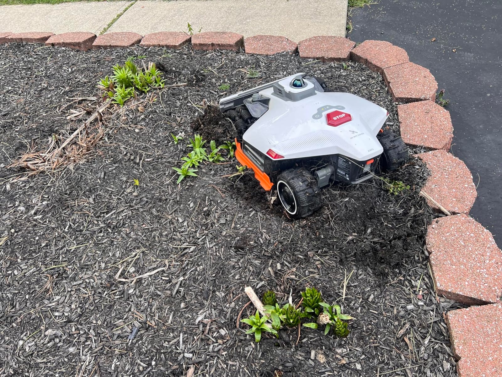 Mammotion LUBA 3 AWD 3000 Robot Lawn Mower with Cleaning Stand (Ship Separately), 360° LiDAR+NetRTK+AI Vision, AWD for 80% Slopes, 5400 sq.ft/h, Cutting Height 1.0