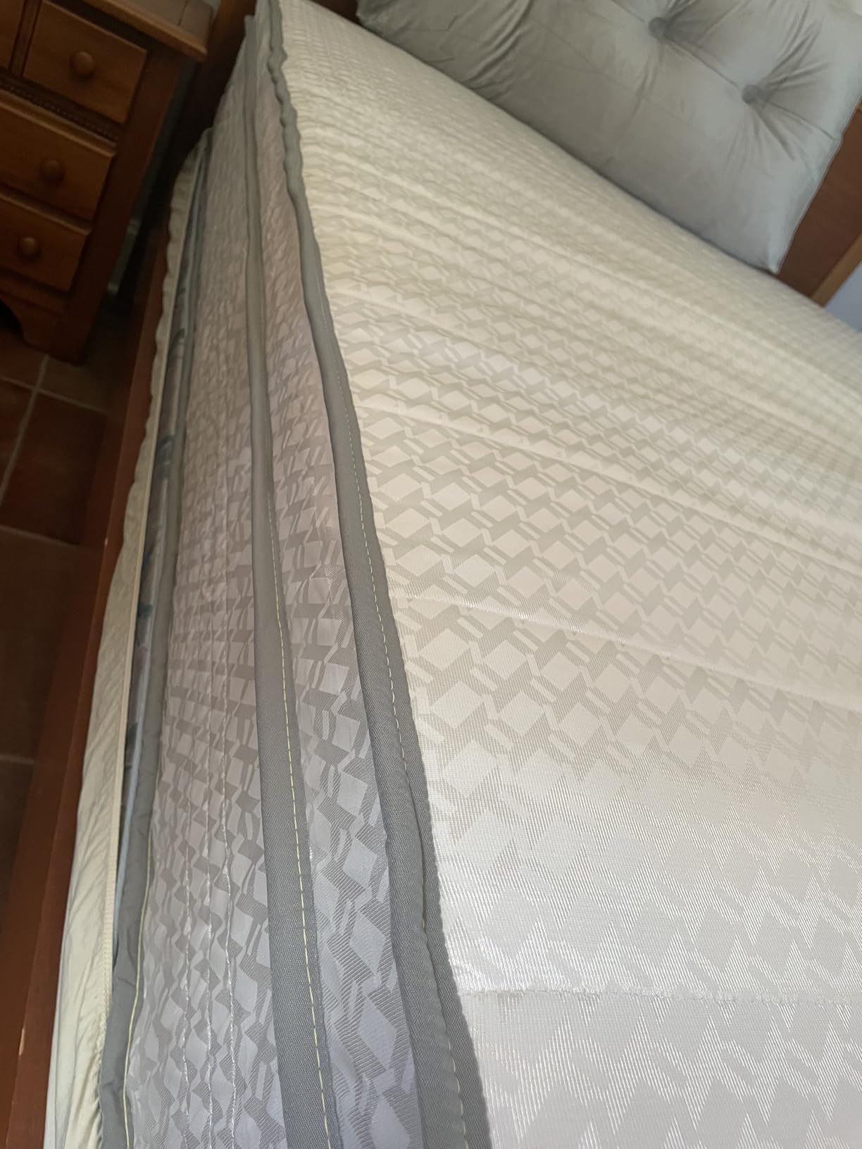 Novilla 12 Inch King Size Mattress, Hypoallergenic & Back Pain Relief, Hybrid King Mattresses in a Box with Smarts Coils, Fiberglass Free CertiPUR-US Certified Colchones No Box Spring Needed customer photo 2